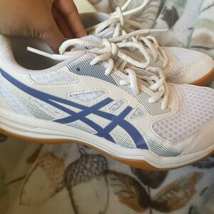 ASICS White and Blue Athletic Shoes AND mizuno knee pads.